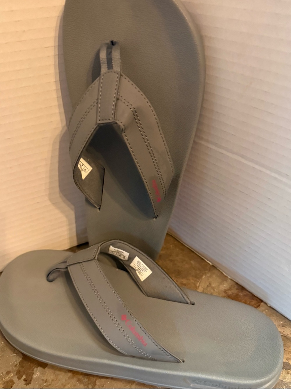 Women’s/Men’s COLUMBIA Gray Leather Flip Flops- Women’s Size 9 Men’s Size 7